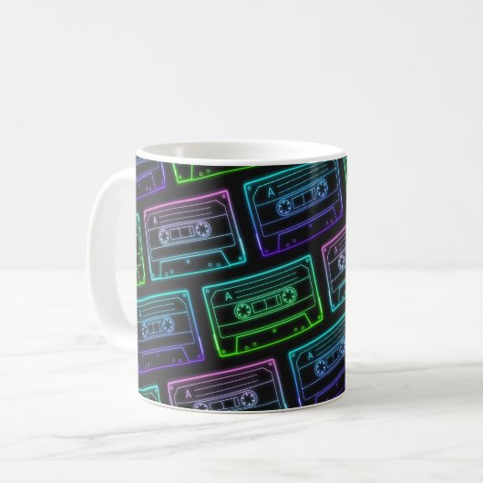 Tasse mit Neon Multicolor-Kassettenmuster (Vorderseite Links)