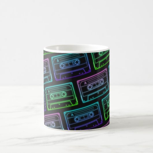 Tasse mit Neon Multicolor-Kassettenmuster (Mittel)