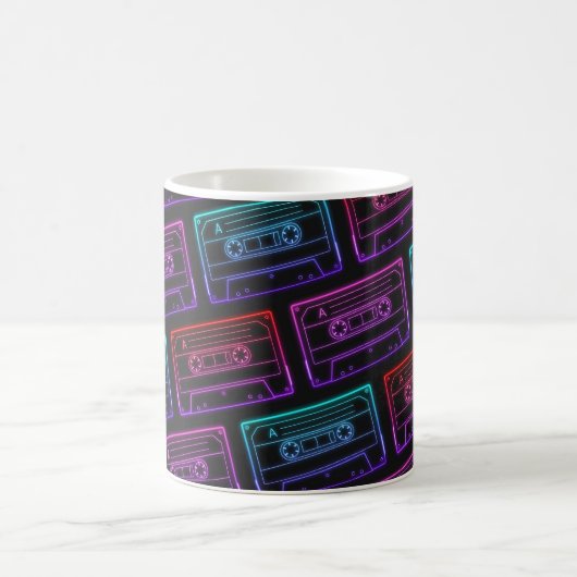 Tasse mit Neon Multicolor-Kassettenmuster (Mittel)