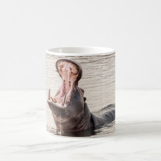 Tasse mit Portrait of Hippo Yawning (Mittel)