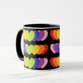 Tasse mit Rainbow-Hörern auf schwarzem Hintergrund (Vorderseite Links)