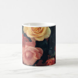 Tasse mit Riesenmuster der Rose