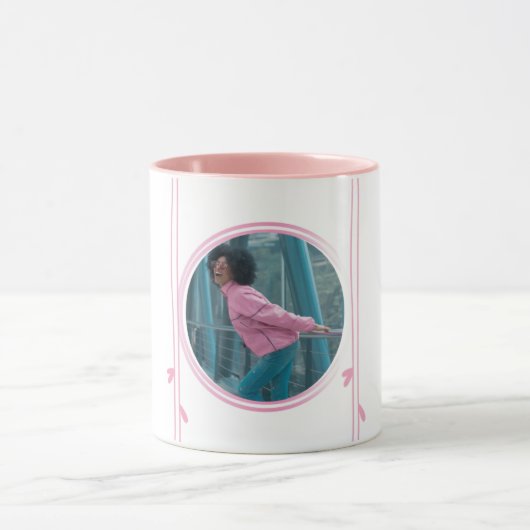 Tasse mit rosa Touch und benutzerdefiniertem Foto (Zentrum)