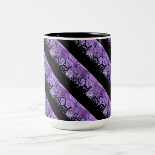 Tasse mit schwarzem und Lila gestrichenem Muster (Mittel)