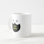 Tasse mit Stay Safe-Botschaft (Vorderseite Links)