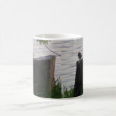 Tasse mit Vogel auf einem Baumstumpf (Mittel)