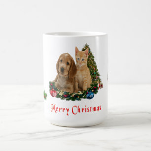 Tasse mit Welpen und Kätzchen zu Weihnachten