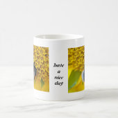 Tasse niedliche Hummel mit Text: "Schöne Tage" (Mittel)