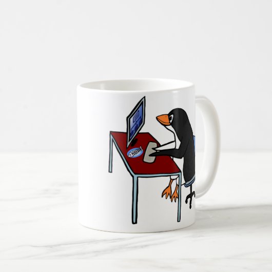 TASSE: Niedlicher lustiger Penguin, der an Kaffeetasse (VorderseiteRechts)