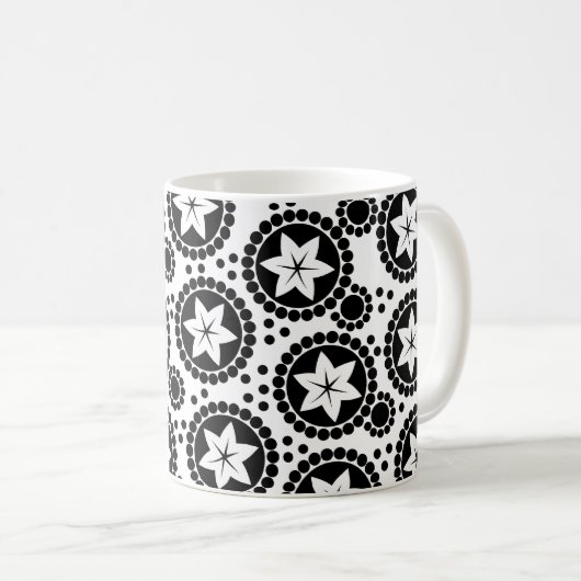 Tasse niedlicher Schwarz-weißer Blume (VorderseiteRechts)