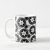 Tasse niedlicher Schwarz-weißer Blume (Links)