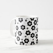 Tasse niedlicher Schwarz-weißer Blume (Vorderseite Links)