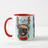 Tasse niedlicher Weihnachts-Möpsen (Links)