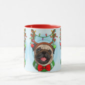 Tasse niedlicher Weihnachts-Möpsen (Zentrum)
