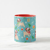 Tasse niedlicher Weihnachts-Möpsen (Zentrum)