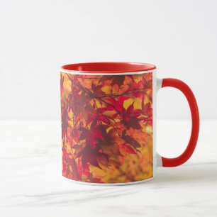 Tasse Rote Natur im Herbst