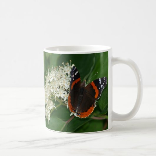Tasse roten Admiral-Schmetterling (Rechts)