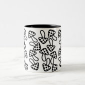 Tasse Schwarz-Weiß-Pilze (Mittel)