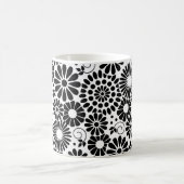 Tasse Schwarz-weißer Blume (Mittel)