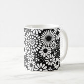 Tasse Schwarz-weißer Blume (VorderseiteRechts)