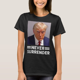 Tasse sollte Trump 2024 nie überlassen T-Shirt