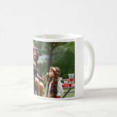 Tasse - "The Picnic Crasher" (VorderseiteRechts)