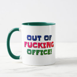 Tasse und Cups außerhalb des Amtes