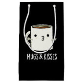 Tasse und Kisses Funny Mug Pun Dark BG Kleine Geschenktüte (Vorderseite)