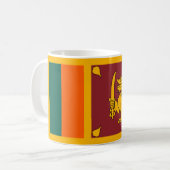 Tasse unter der Flagge Sri Lankas (Vorderseite Links)