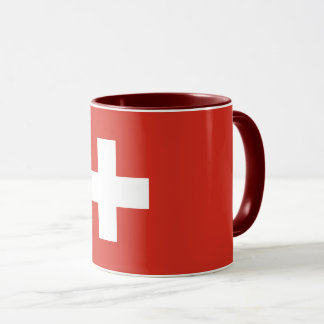 Tasse unter Schweizer Flagge