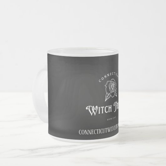 Tasse von Conneticut-Hexenprozessen (Vorderseite Links)
