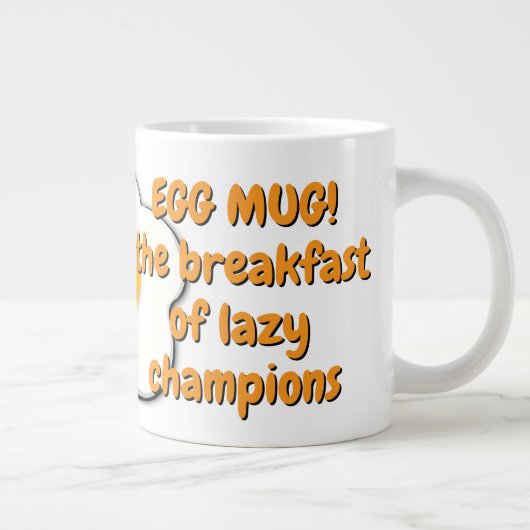 Tasse von Mikrowellen-geschwemmten Eiern mit viel  (Rechts)