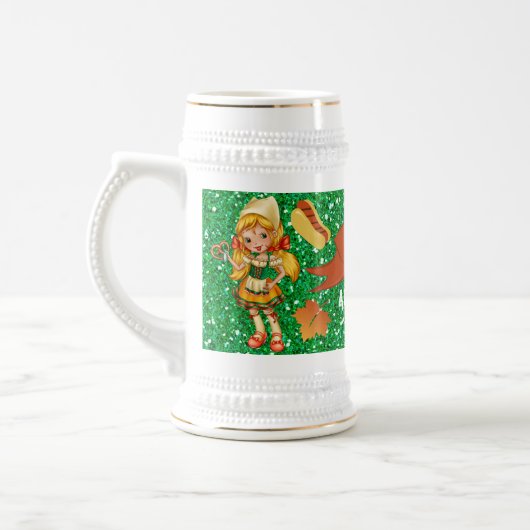 Tasse von Oktoberfest-Bier - SRF (Links)