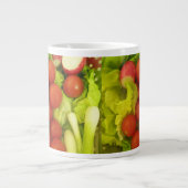 Tasse von Salaten und Gemüse (Vorderseite)