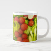 Tasse von Salaten und Gemüse (Rechts)