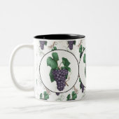 Tasse von Traubenobst (Links)