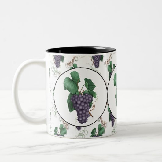 Tasse von Traubenobst (Links)