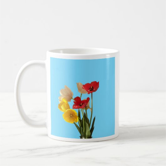 Tasse von Tulpen, frisch geschnitten (Links)