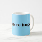 "Tasse vor Umarmungen." Kaffeetasse (VorderseiteRechts)