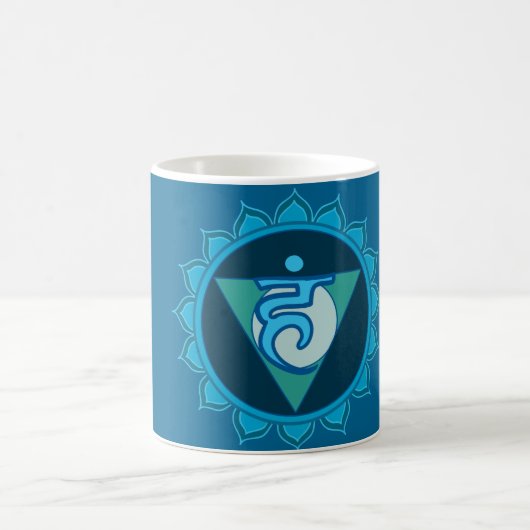 Tasse Vushudha oder Throat Blue Chakra (Mittel)