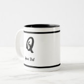Tasse Weiß mit Buchstabe Q in Schwarz (Vorderseite Links)