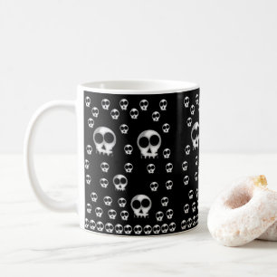 Tasse zwischen Skeletten