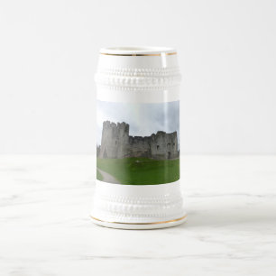 Tassen mit Chepstow Castle Wales Bier.