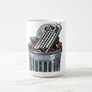 Tastatur auf Abfallbehälter Kaffeetasse