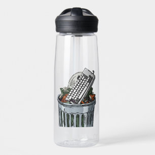 Tastatur auf Mülltonne Trinkflasche