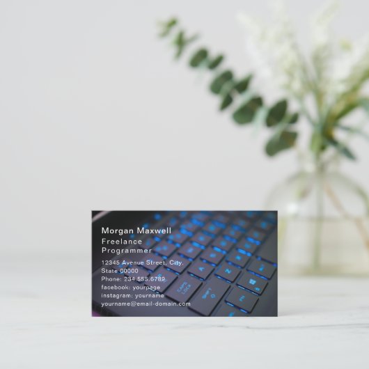 Tastatur Computerprogrammierer QR-Code blau Visitenkarte (Stehend Vorderseite)