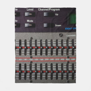 Tasten auf einem Tonmischer im Aufnahmestudio. Fleecedecke