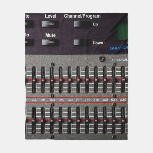 Tasten auf einem Tonmischer im Aufnahmestudio. Fleecedecke (Vorderseite)