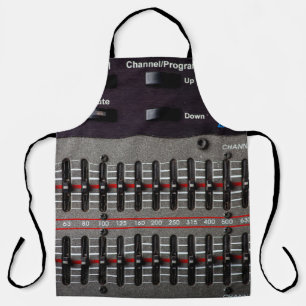 Tasten auf einem Tonmischer im Aufnahmestudio. Schürze