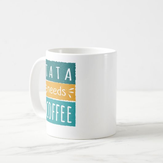 Tata braucht Kaffee-Tasse Kaffeetasse (Vorderseite Links)